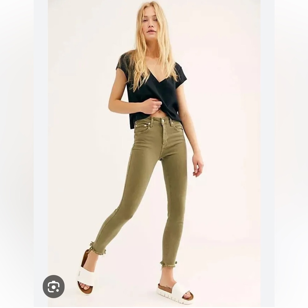 🌺Free People High-Rise Raw HemJegging Jean🌸🌺